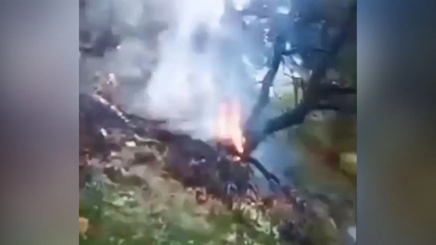हादसे के बाद हेलीकाप्टर में आग लग गई
